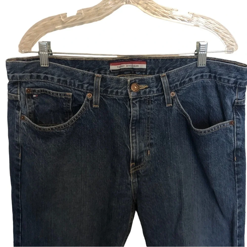 Tommy Hilfiger Men’s Classic Straight leg Medium wash jeans